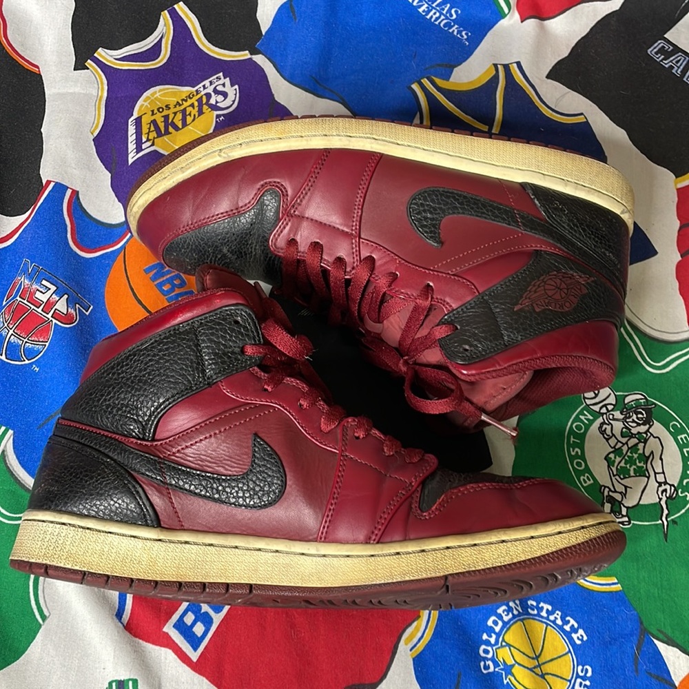 Jordan Retro 1 Mid - Picture 2 of 6